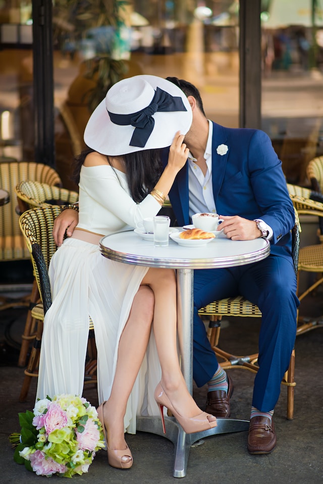 matchmaking vs online dating